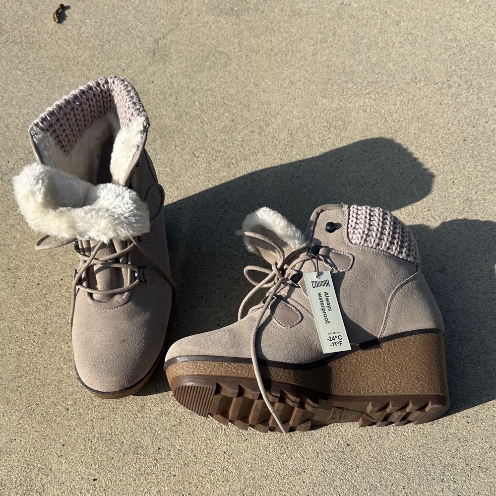 Cougar Cozy Women's Lace-Up Boots with Faux Fur Lining